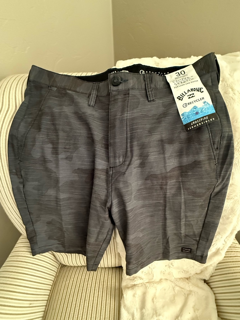 Billabong Men's Gray Camo Flat Front Shorts Size 30